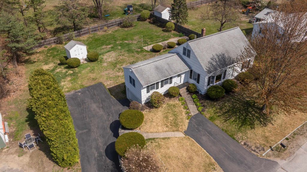 Photo of 17 Stevens Avenue, Merrimack, NH 03054 (MLS # 5087267)