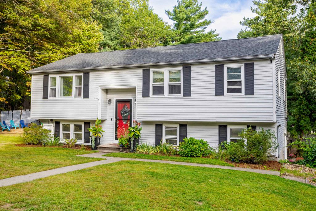 Photo of 7 Roderick Circle, Nashua, NH 03062 (MLS # 5061952)