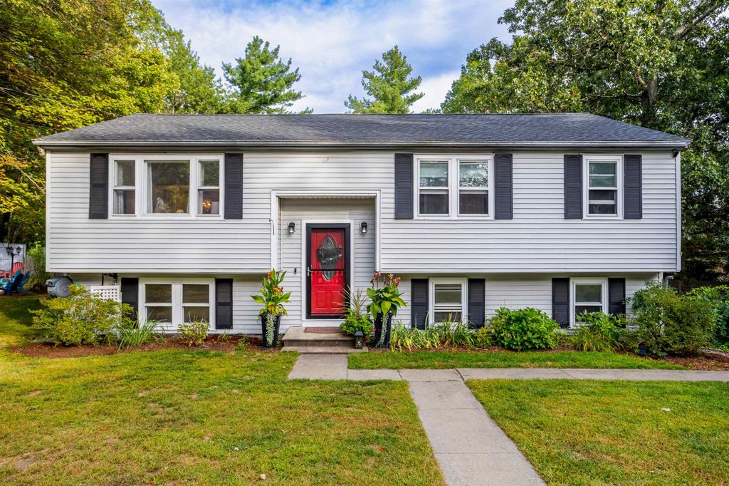 Photo of 7 Roderick Circle, Nashua, NH 03062 (MLS # 5061952)