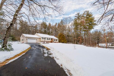 Photo of 6 Yellow Wood Drive, Pelham, NH 03076 (MLS # 5071400)