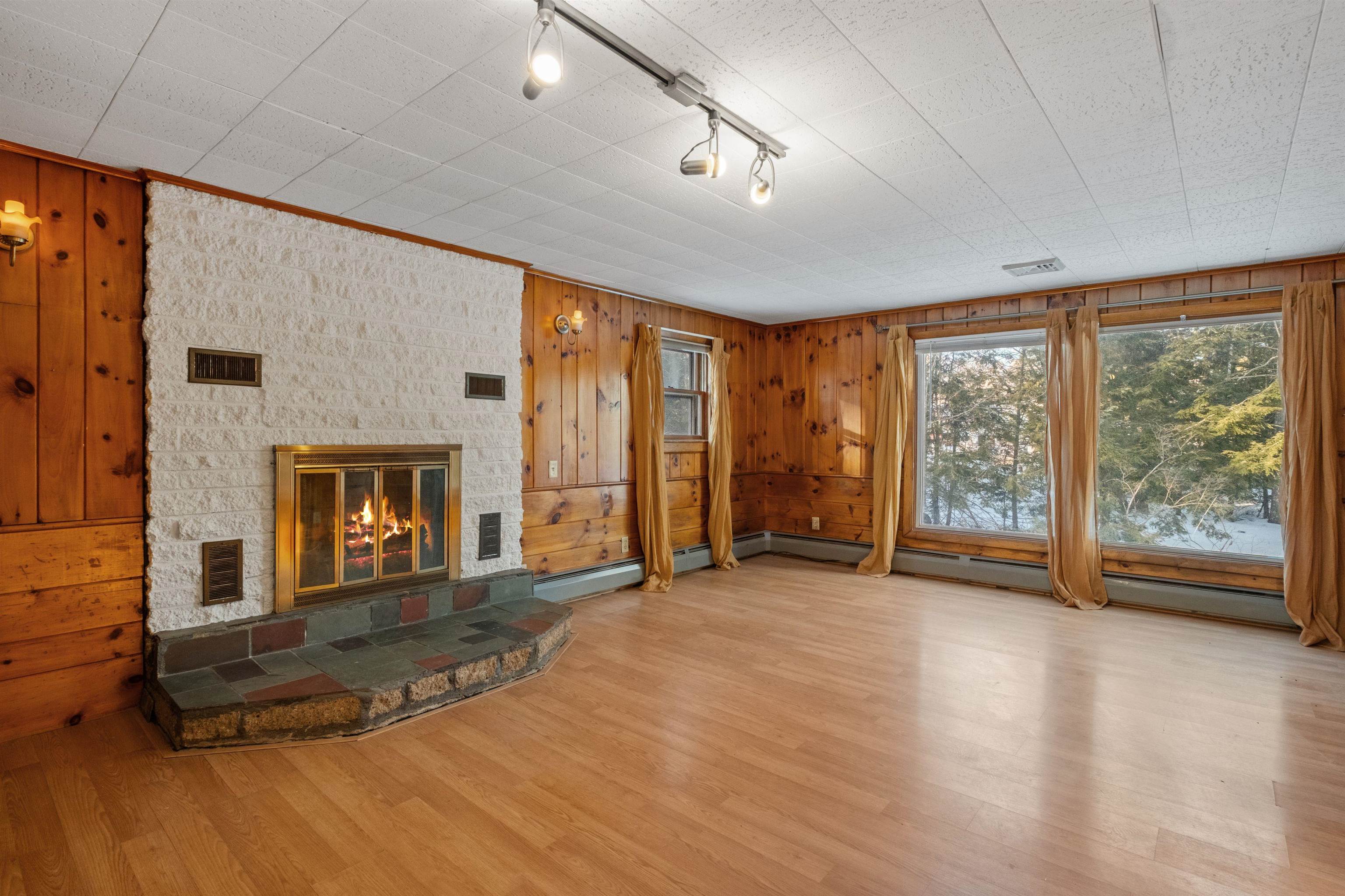 Wakefield, New Hampshire 03830, United States, 3 Bedrooms Bedrooms, ,2 BathroomsBathrooms,Residential,Pending,78549