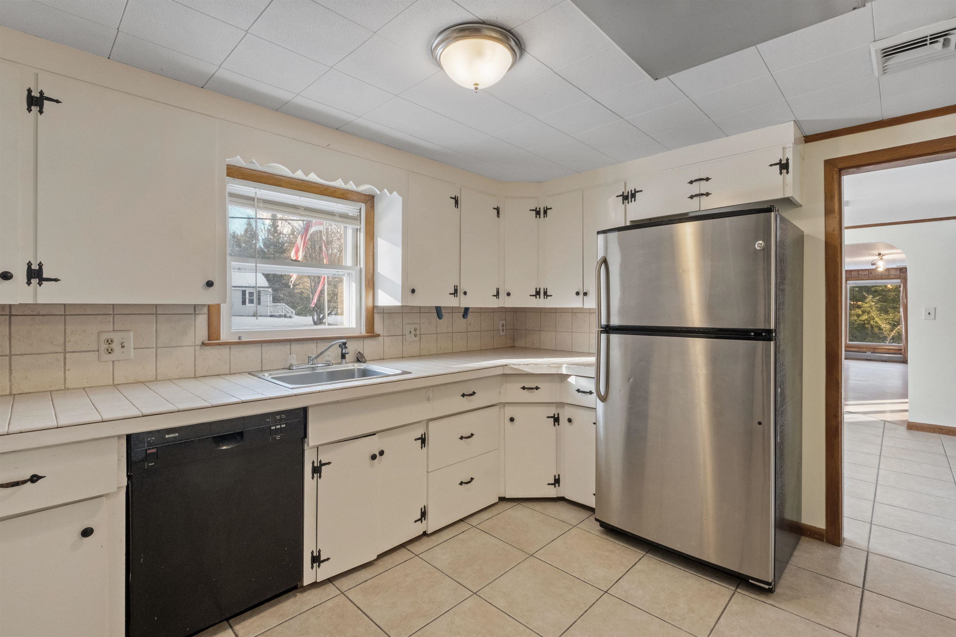 Wakefield, New Hampshire 03830, United States, 3 Bedrooms Bedrooms, ,2 BathroomsBathrooms,Residential,Pending,78549