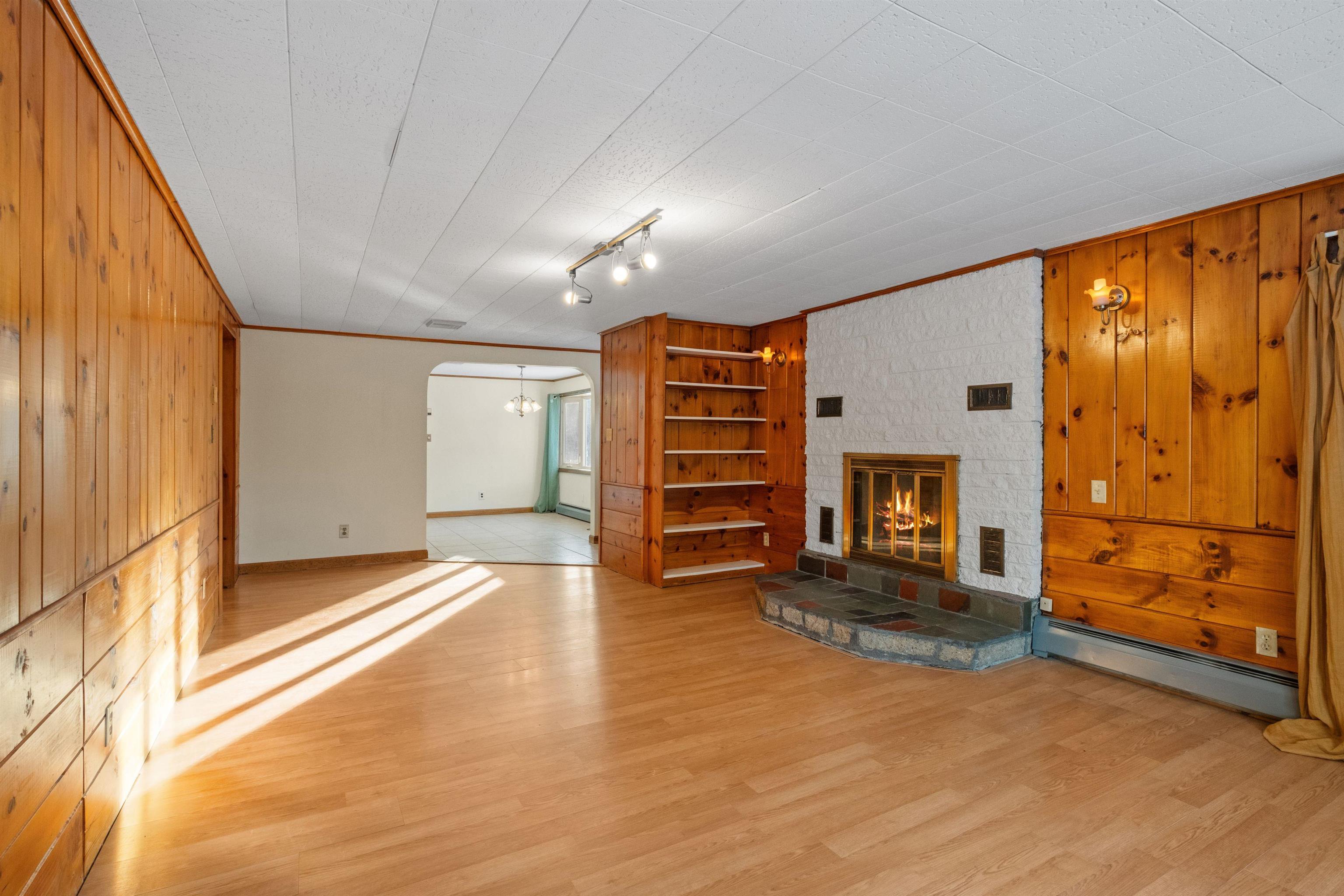 Wakefield, New Hampshire 03830, United States, 3 Bedrooms Bedrooms, ,2 BathroomsBathrooms,Residential,Pending,78549