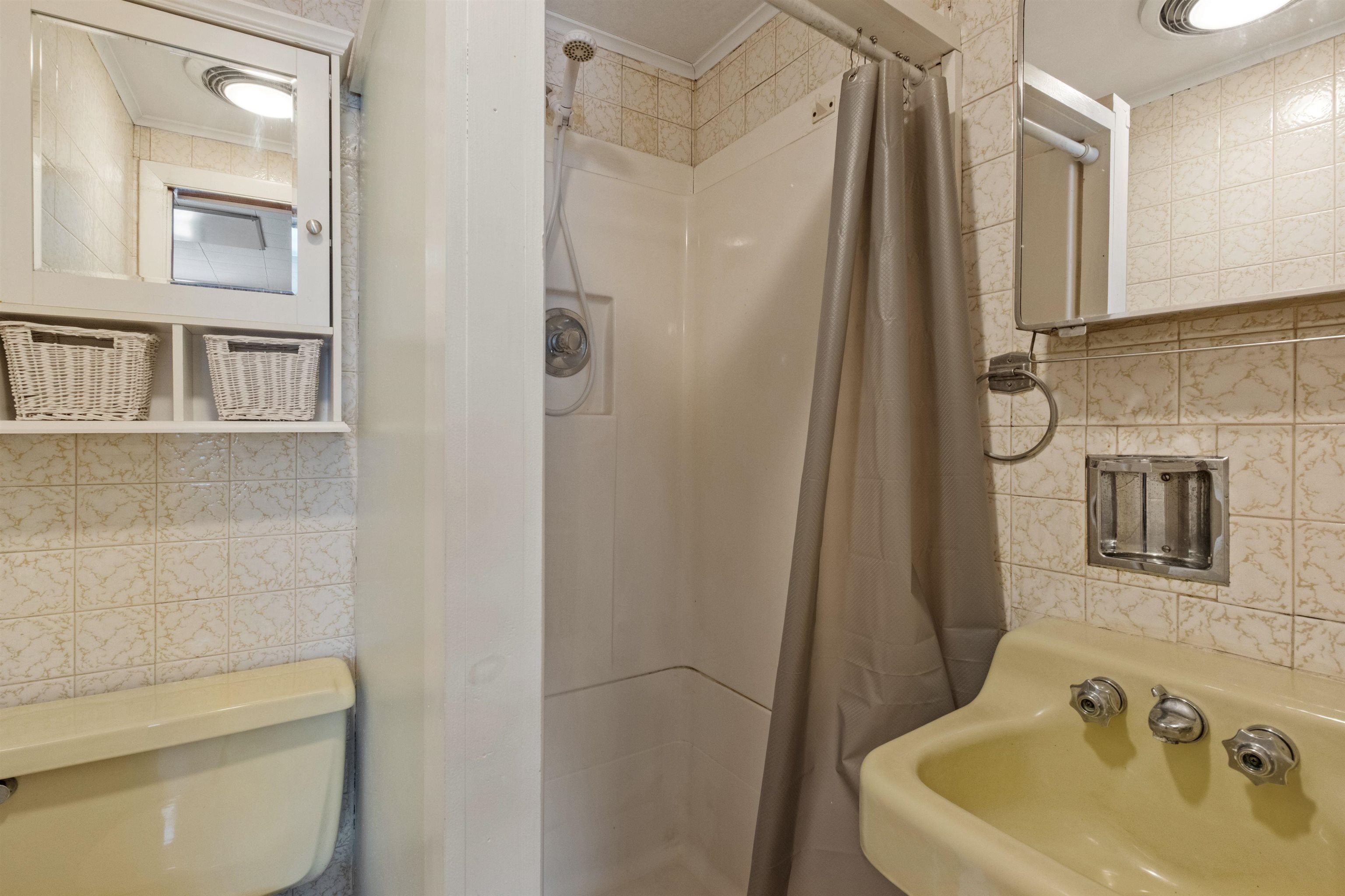 Wakefield, New Hampshire 03830, United States, 3 Bedrooms Bedrooms, ,2 BathroomsBathrooms,Residential,Pending,78549