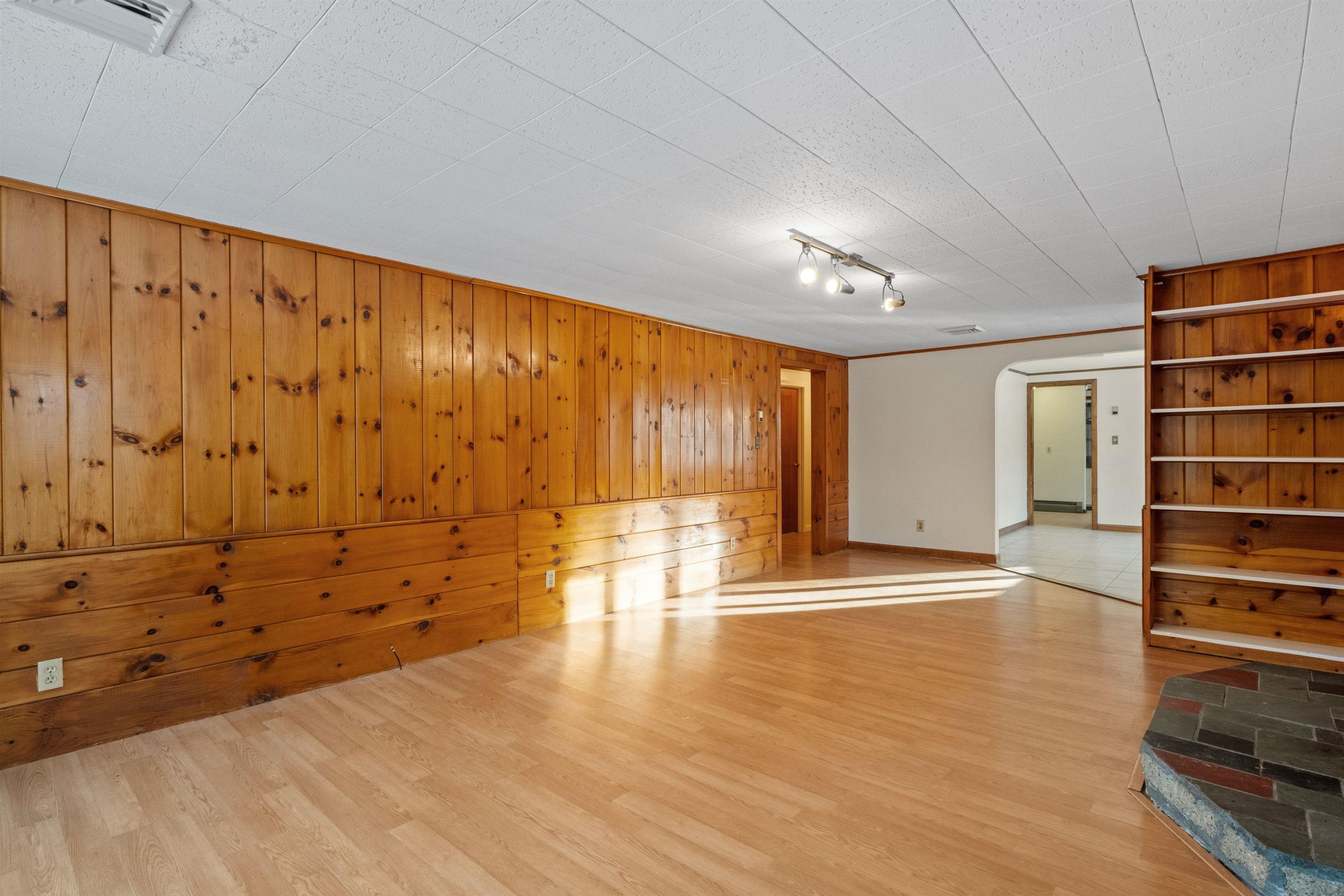 Wakefield, New Hampshire 03830, United States, 3 Bedrooms Bedrooms, ,2 BathroomsBathrooms,Residential,Pending,78549