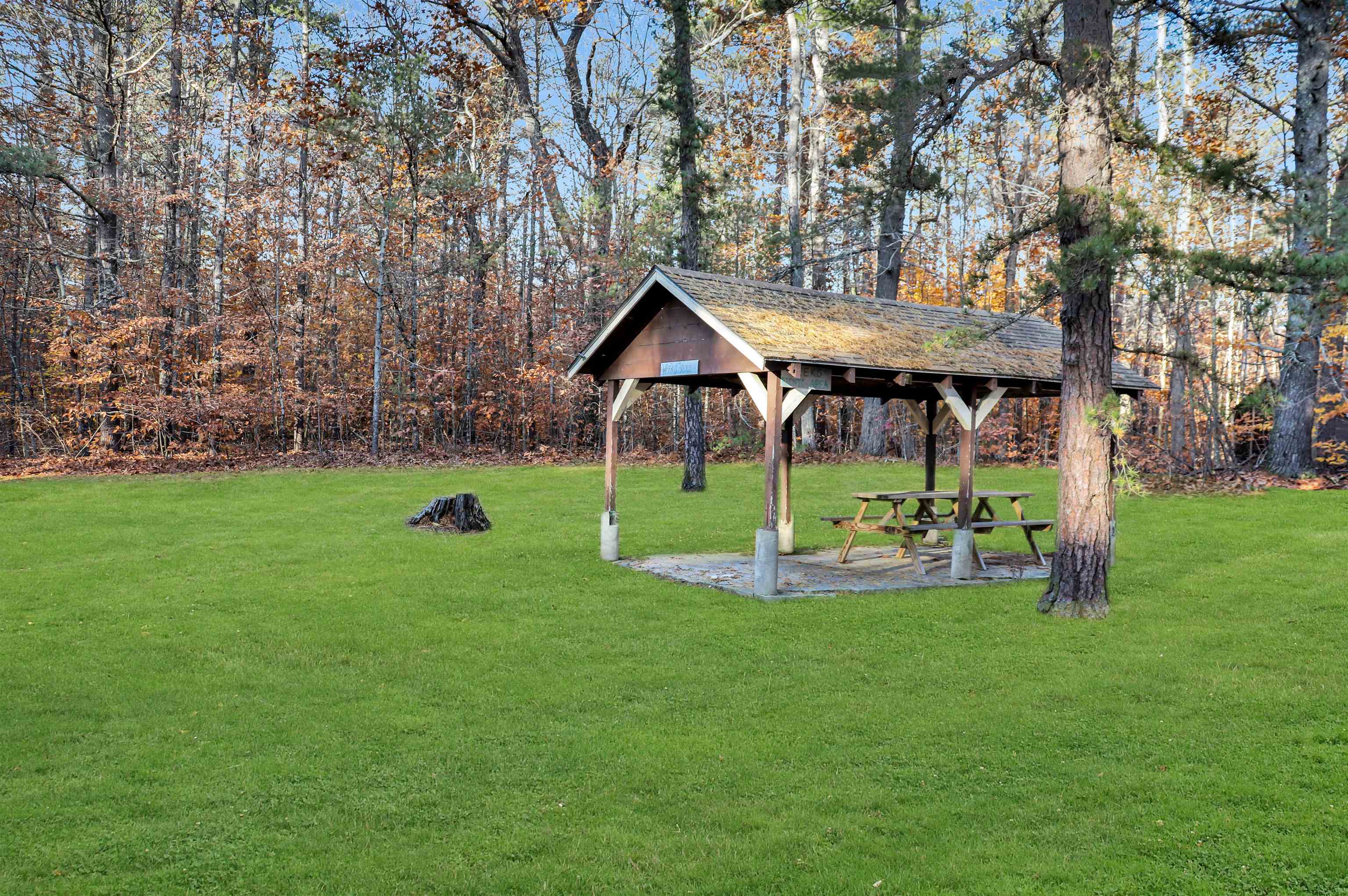 Wakefield, New Hampshire 03830, United States, 3 Bedrooms Bedrooms, ,2 BathroomsBathrooms,Residential,Pending,78549