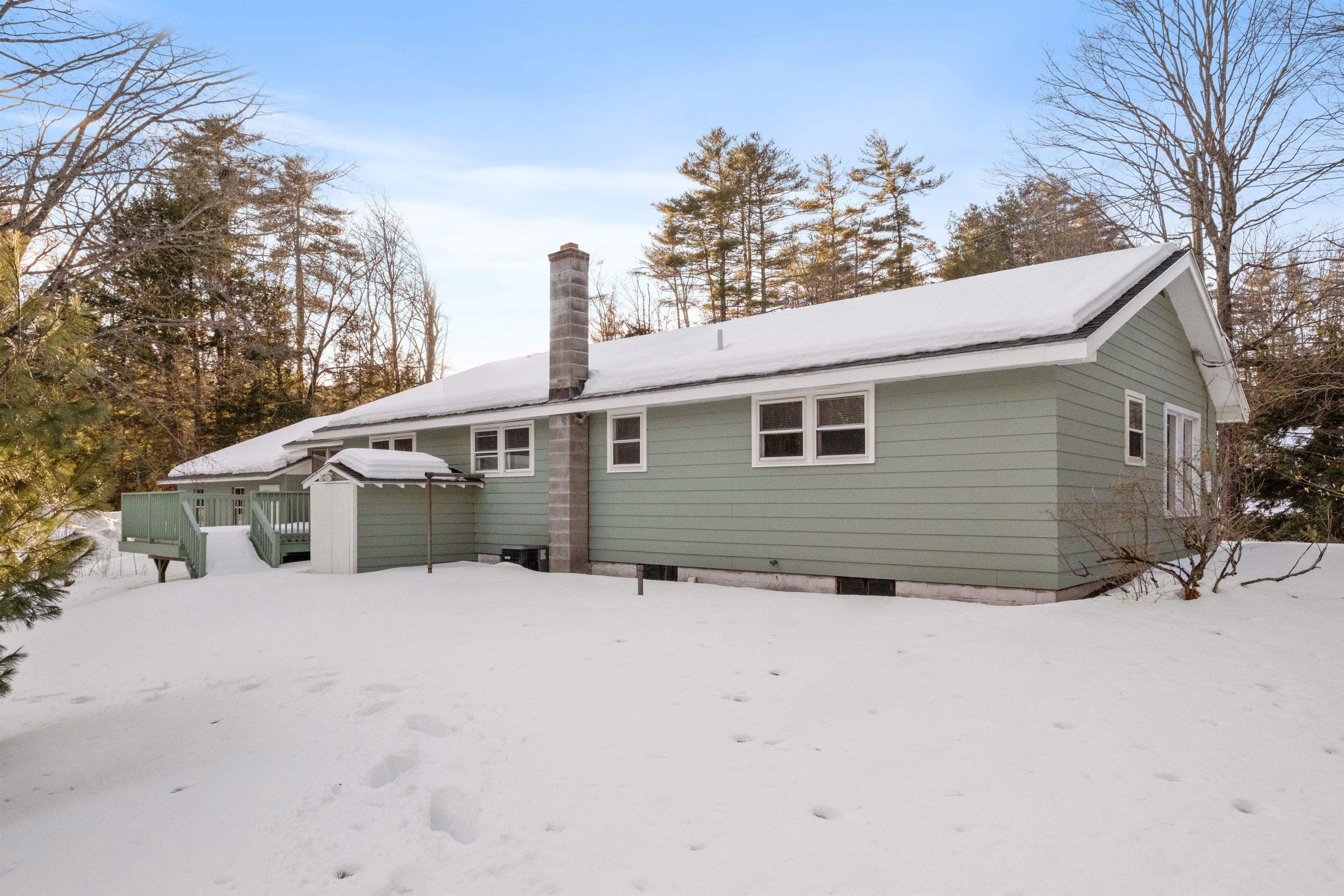 Wakefield, New Hampshire 03830, United States, 3 Bedrooms Bedrooms, ,2 BathroomsBathrooms,Residential,Pending,78549