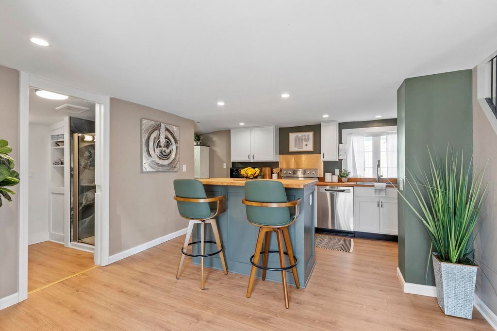 Photo of 5 Middle Street, Nashua, NH 03060 (MLS # 5082843)