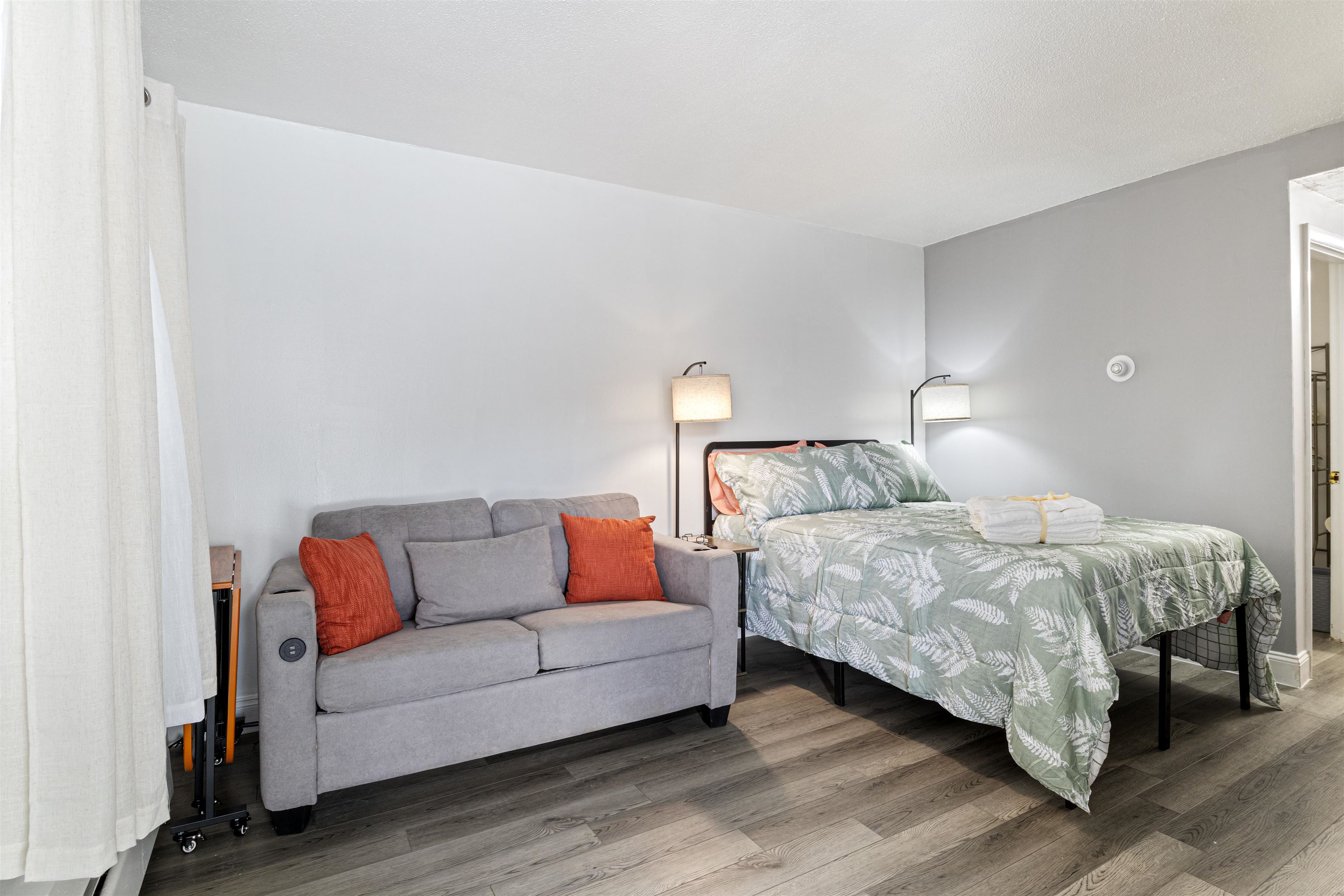 933 Ocean Boulevard 11