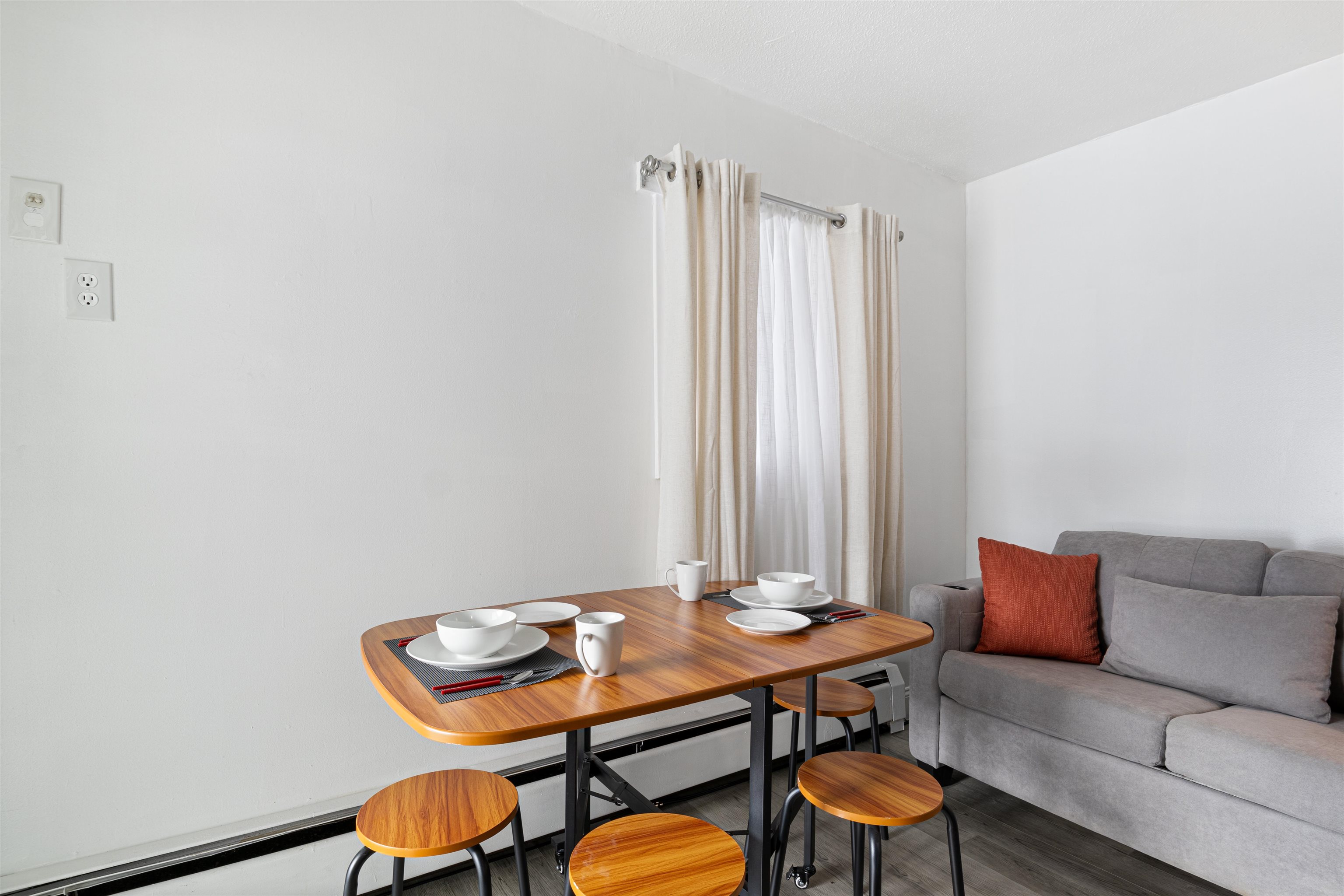 933 Ocean Boulevard 11
