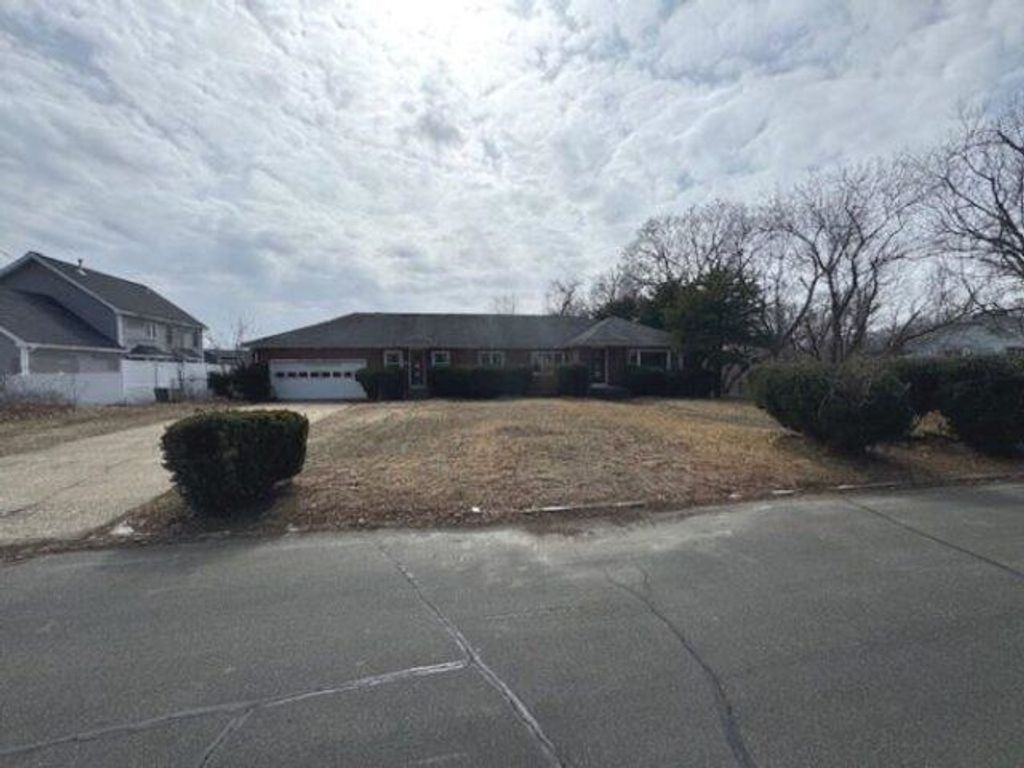 Photo of 675 Coolidge Avenue, Manchester, NH 03102 (MLS # 5039805)