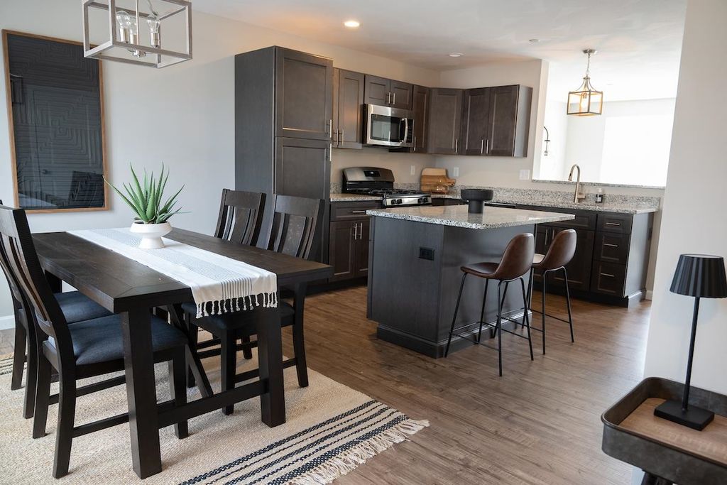 Photo of 1124 South Mammoth Road, Manchester, NH 03109 (MLS # 5075487)