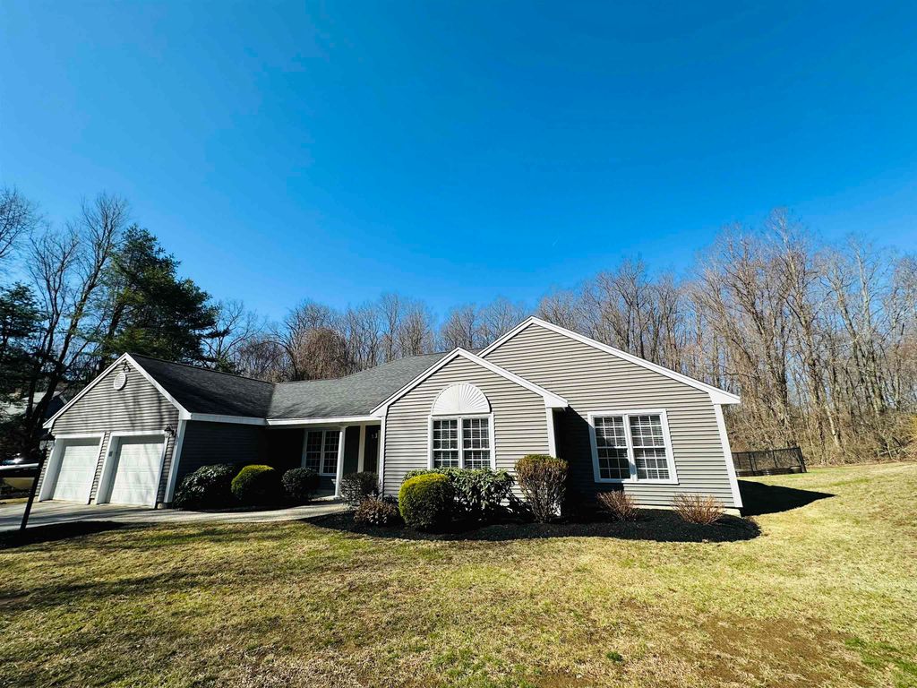 Photo of 64 Cottage Road, Kensington, NH 03833 (MLS # 5082448)
