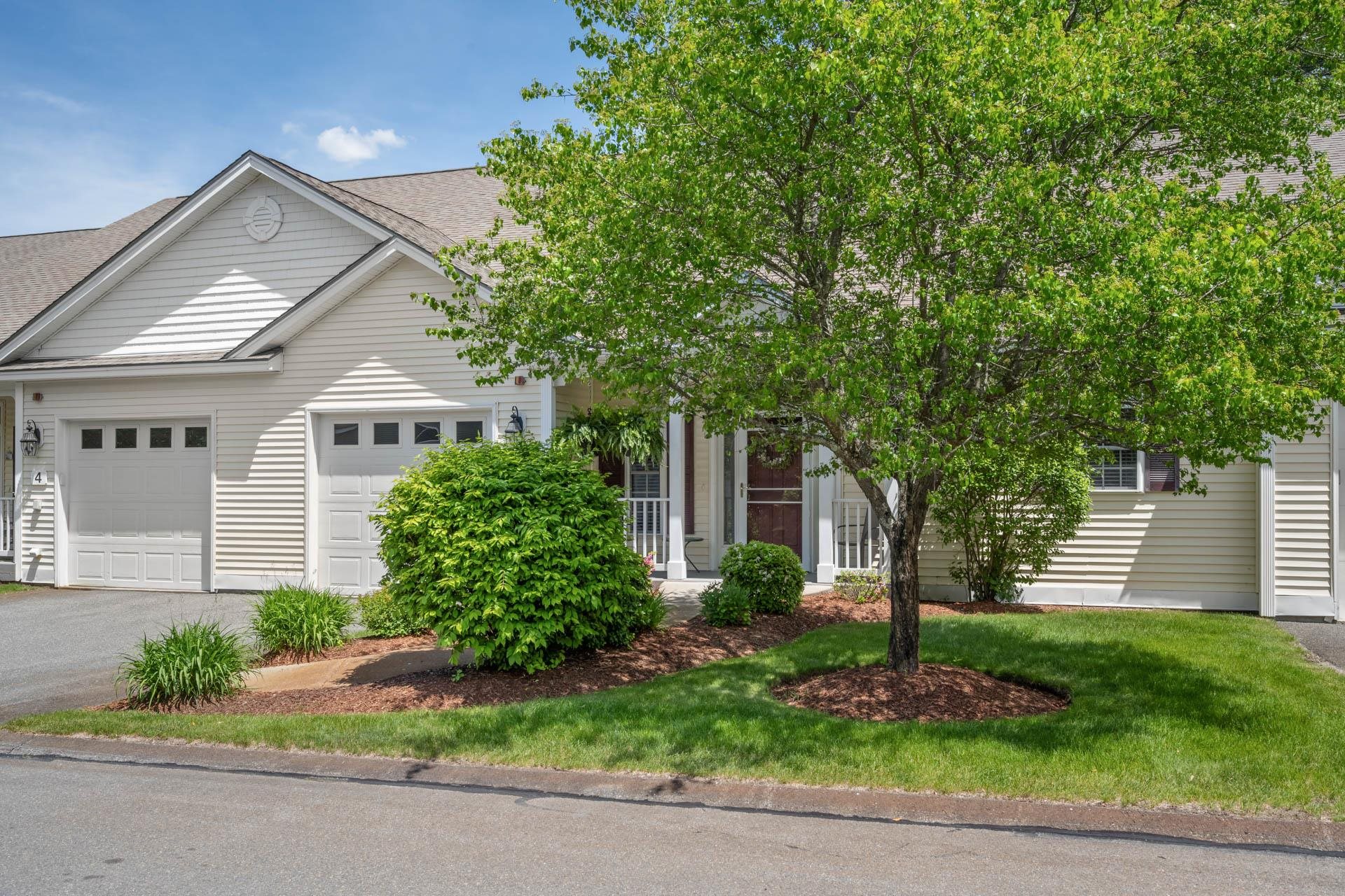 Litchfield, New Hampshire 03052, United States, 2 Bedrooms Bedrooms, ,2 BathroomsBathrooms,Residential,Pending,140863