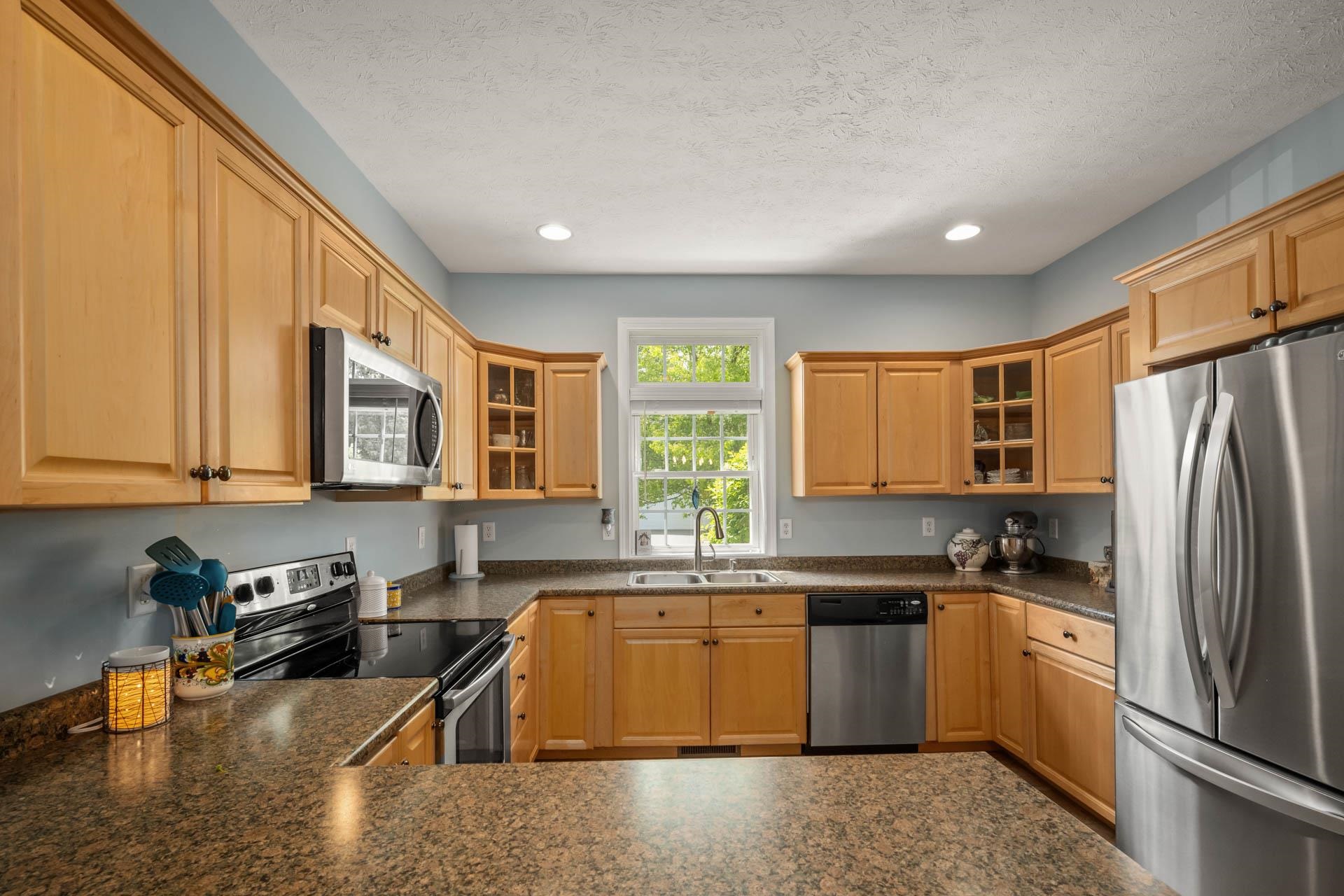 Litchfield, New Hampshire 03052, United States, 2 Bedrooms Bedrooms, ,2 BathroomsBathrooms,Residential,Pending,140863