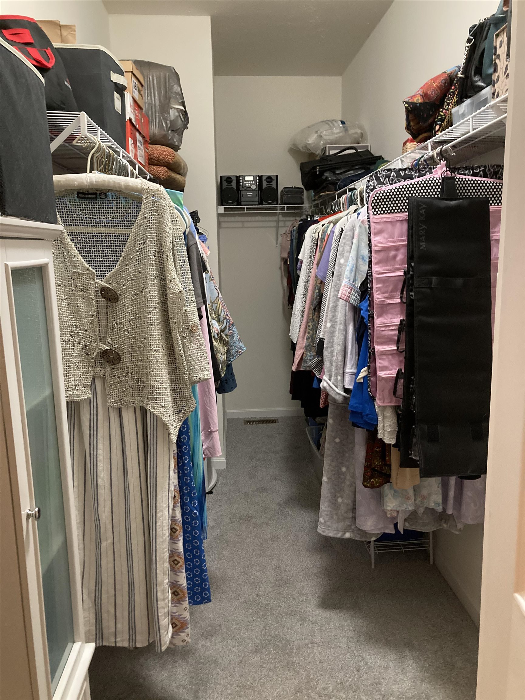 Litchfield, New Hampshire 03052, United States, 2 Bedrooms Bedrooms, ,2 BathroomsBathrooms,Residential,Pending,140863