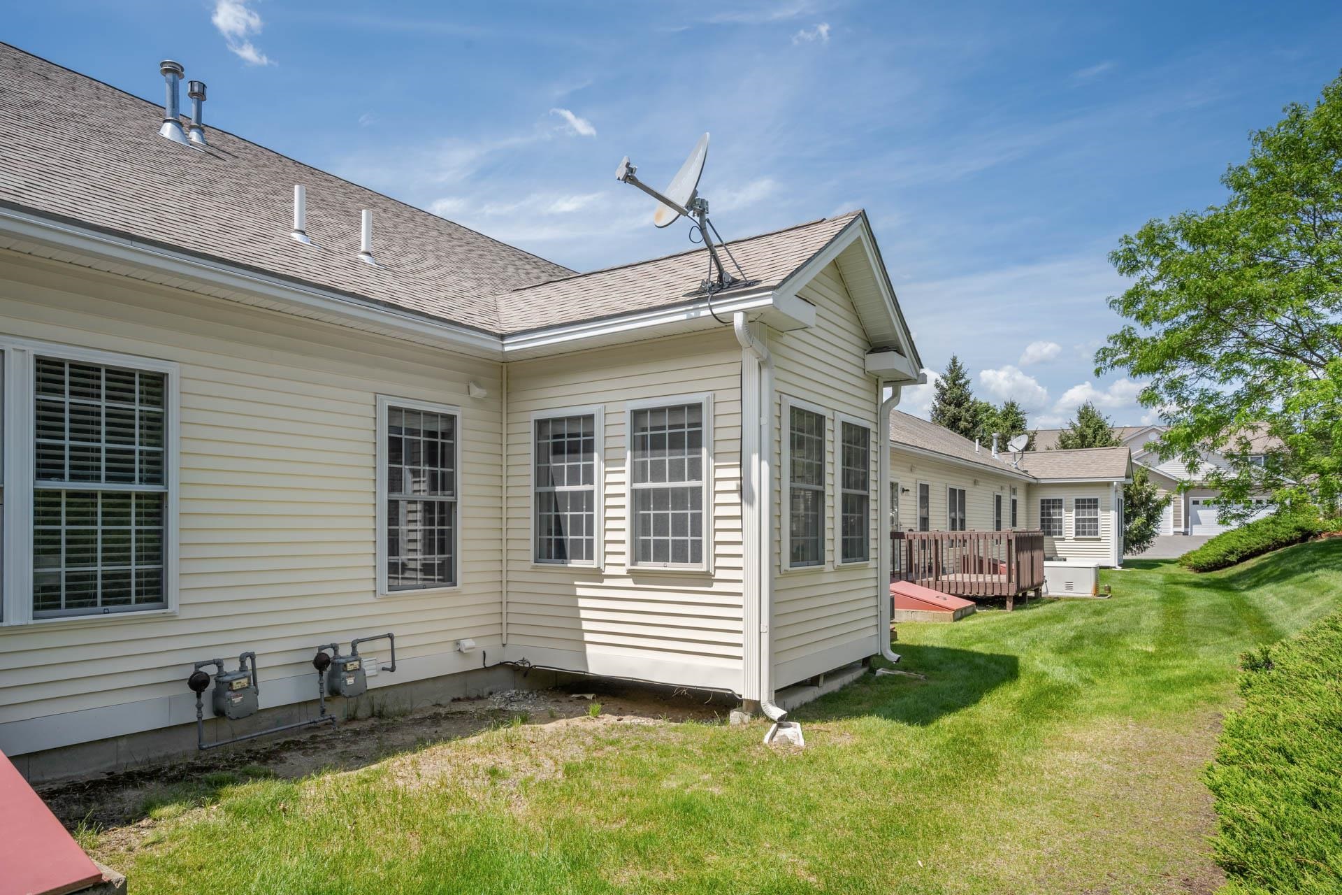 Litchfield, New Hampshire 03052, United States, 2 Bedrooms Bedrooms, ,2 BathroomsBathrooms,Residential,Pending,140863