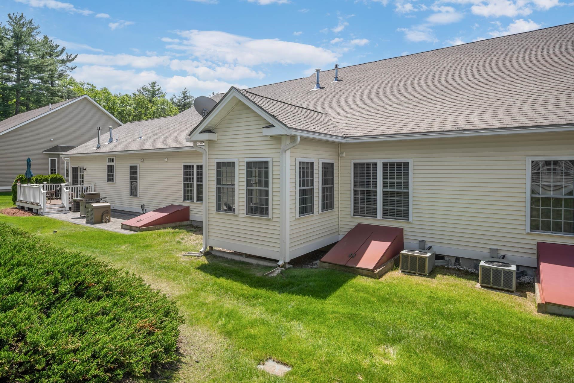 Litchfield, New Hampshire 03052, United States, 2 Bedrooms Bedrooms, ,2 BathroomsBathrooms,Residential,Pending,140863