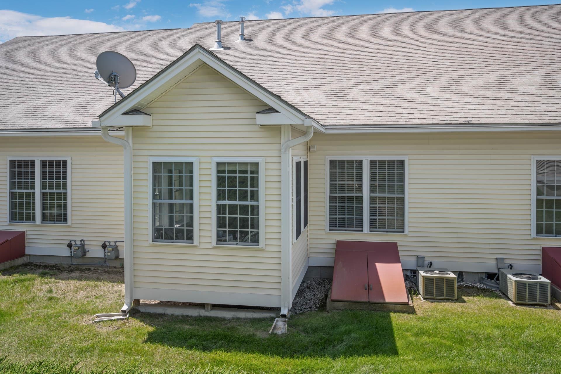 Litchfield, New Hampshire 03052, United States, 2 Bedrooms Bedrooms, ,2 BathroomsBathrooms,Residential,Pending,140863