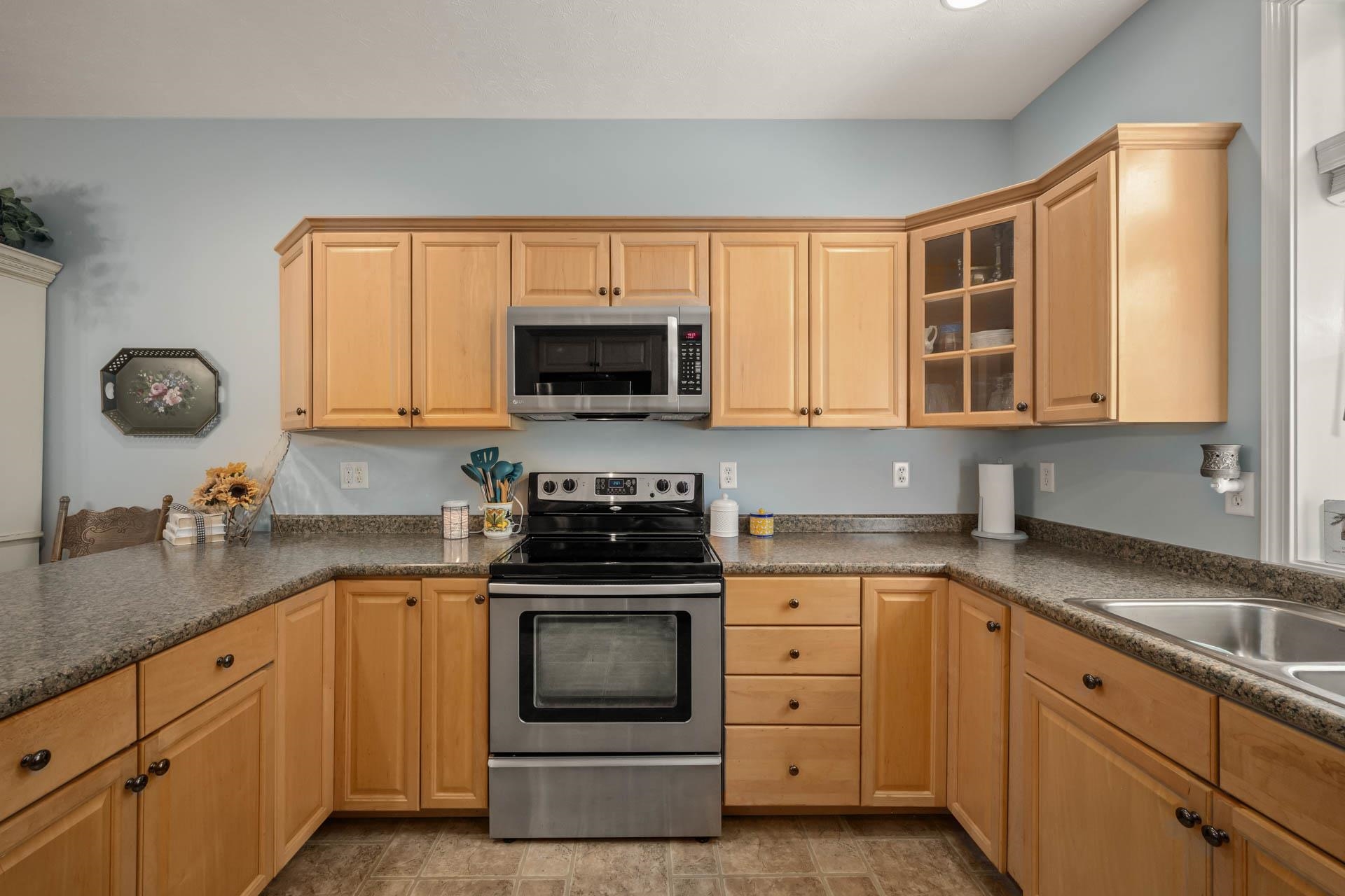 Litchfield, New Hampshire 03052, United States, 2 Bedrooms Bedrooms, ,2 BathroomsBathrooms,Residential,Pending,140863