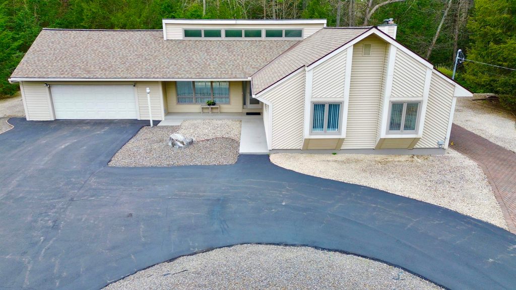 Photo of 11 Pepperell Circle, Nashua, NH 03062 (MLS # 5085192)