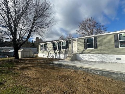 35 Family Circle Hartland VT 05048