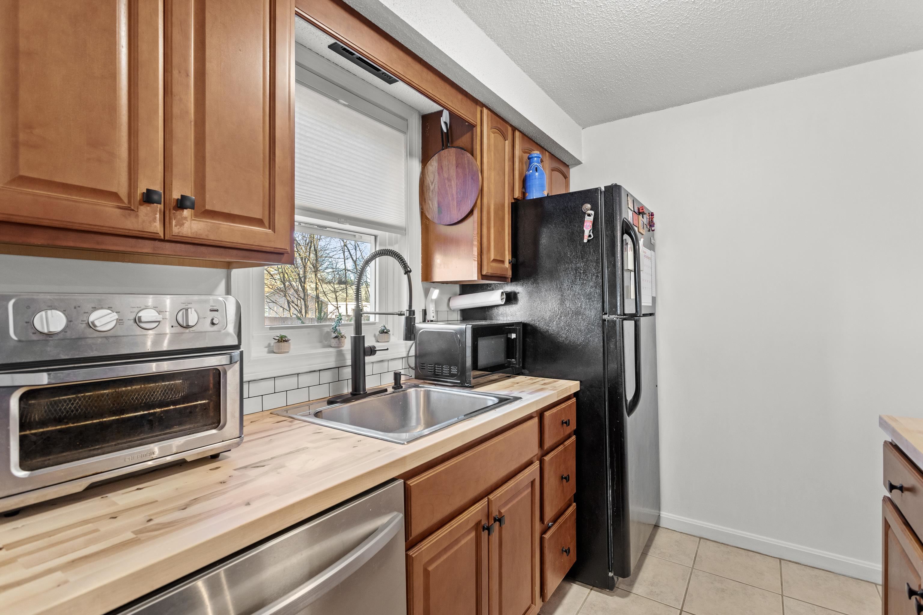 129 Fisherville Road 8