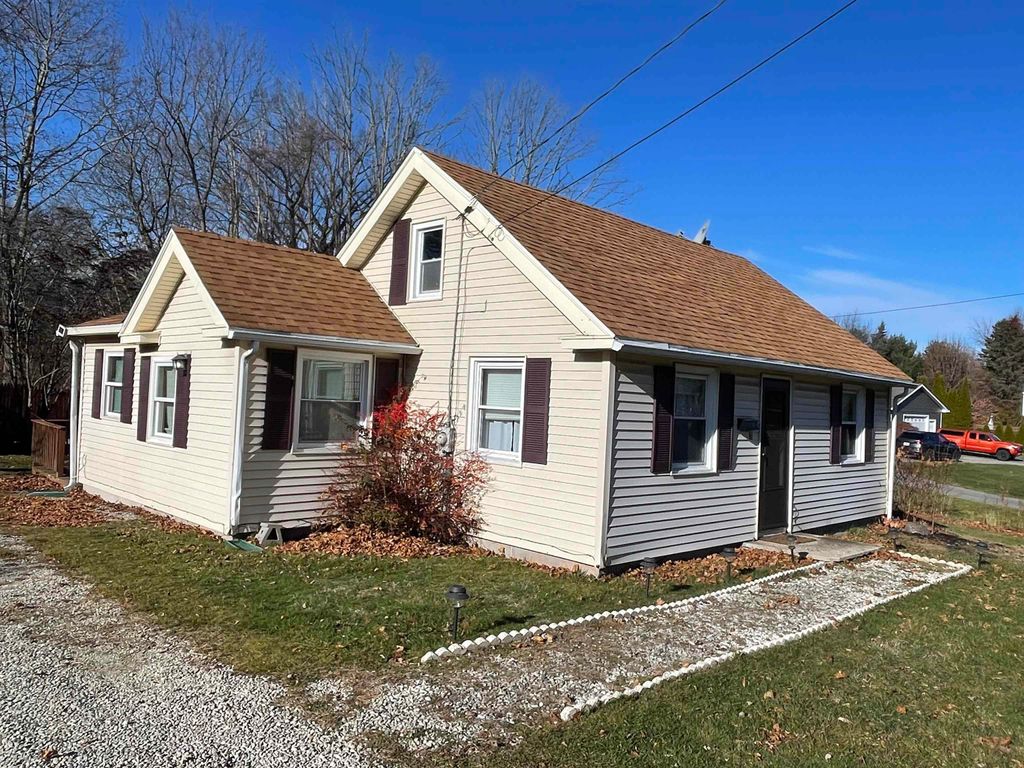 Photo of 7 Central Avenue, Portsmouth, NH 03801 (MLS # 5071120)