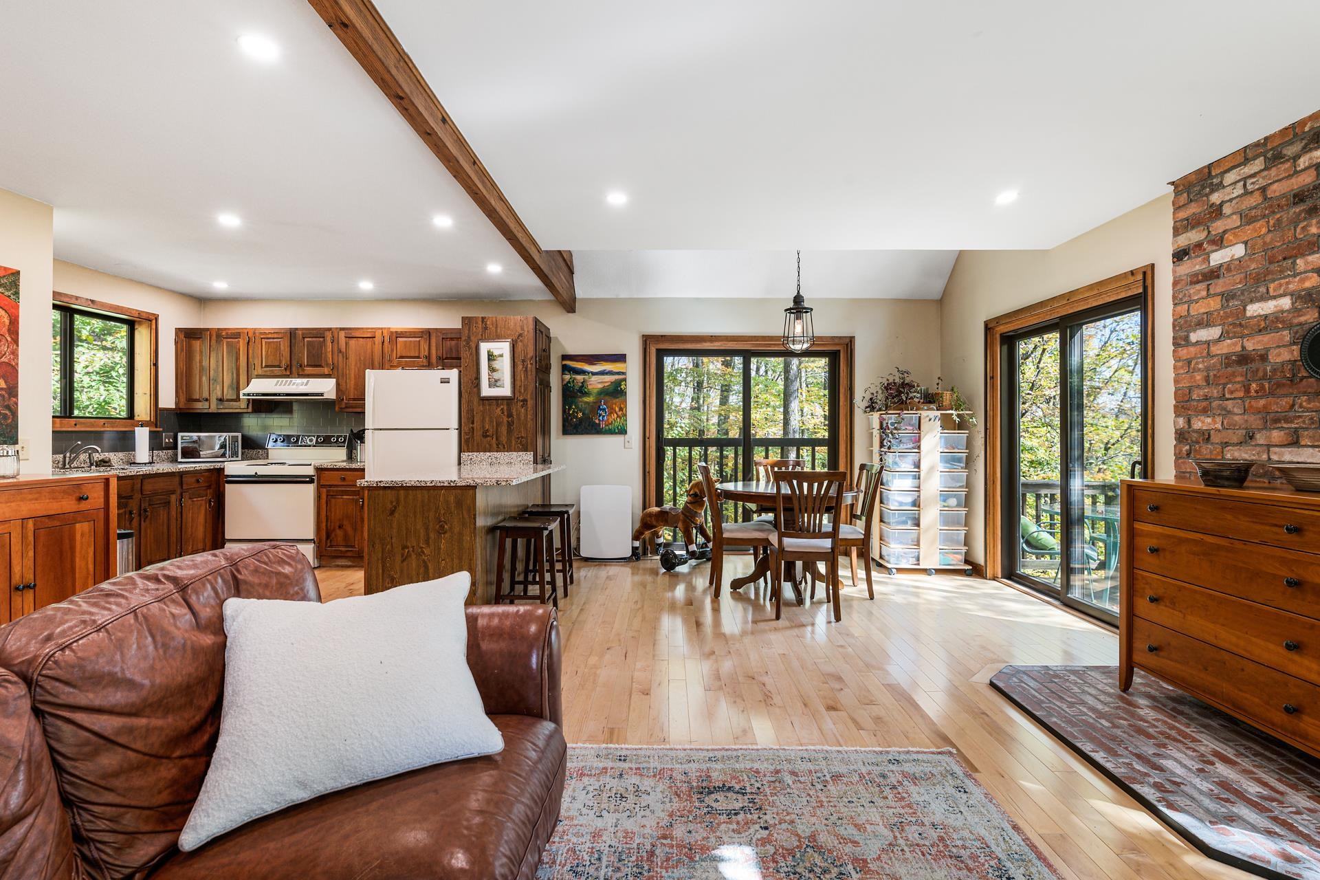 6 Anderson Pond Road