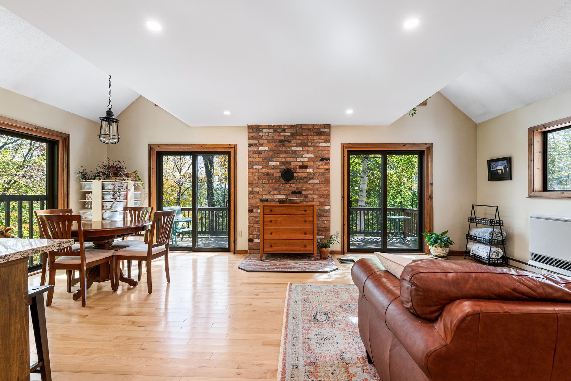 6 Anderson Pond Road