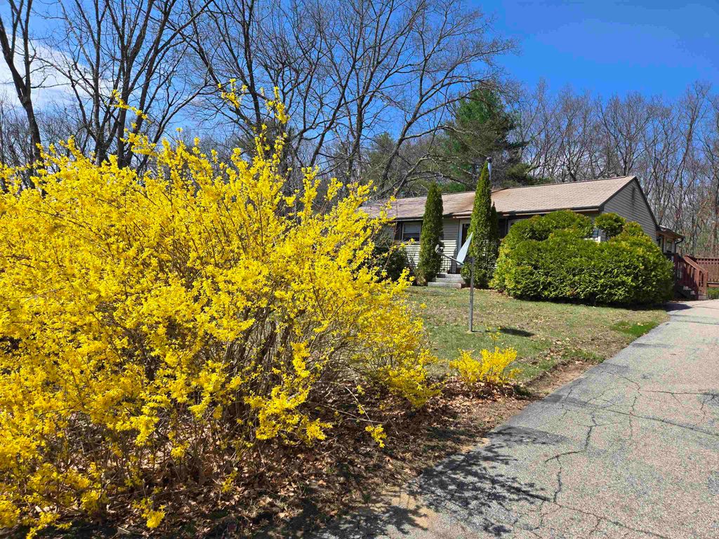 Photo of 37 Country Club Lane, Merrimack, NH 03054 (MLS # 5084022)