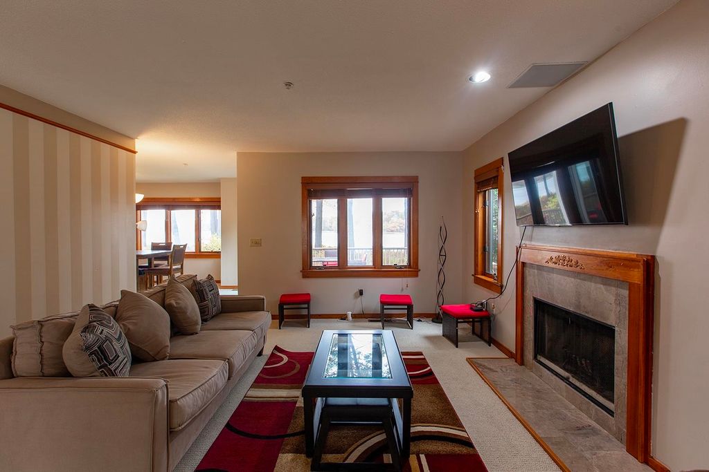 Photo of 33 Clearwater Drive, Dover, NH 03820 (MLS # 5086802)
