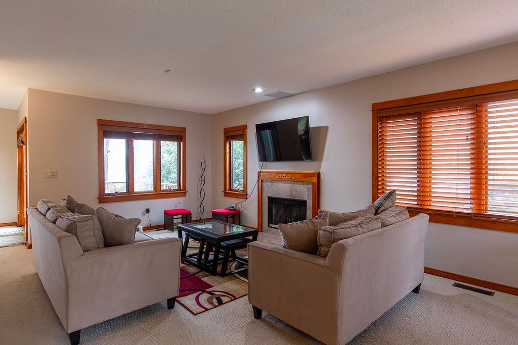 Photo of 33 Clearwater Drive, Dover, NH 03820 (MLS # 5086802)