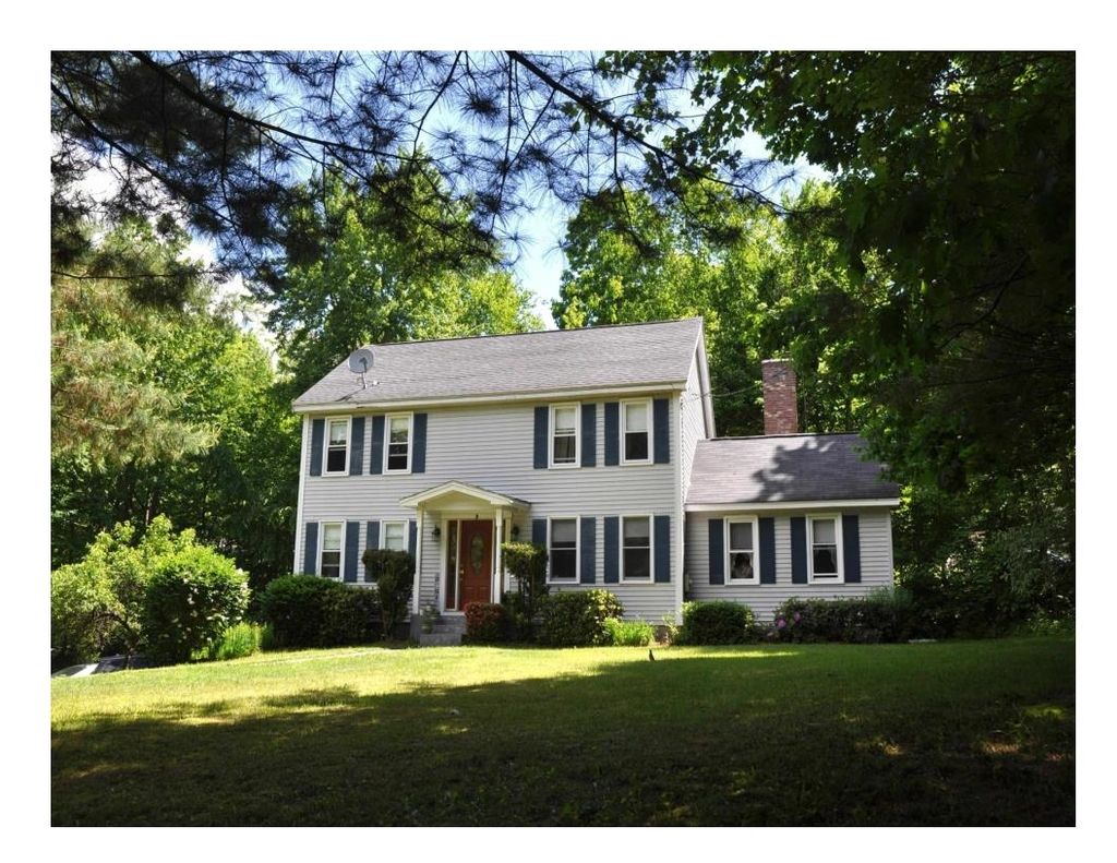 Photo of 2 Arthur Avenue, Hooksett, NH 03106 (MLS # 5089877)