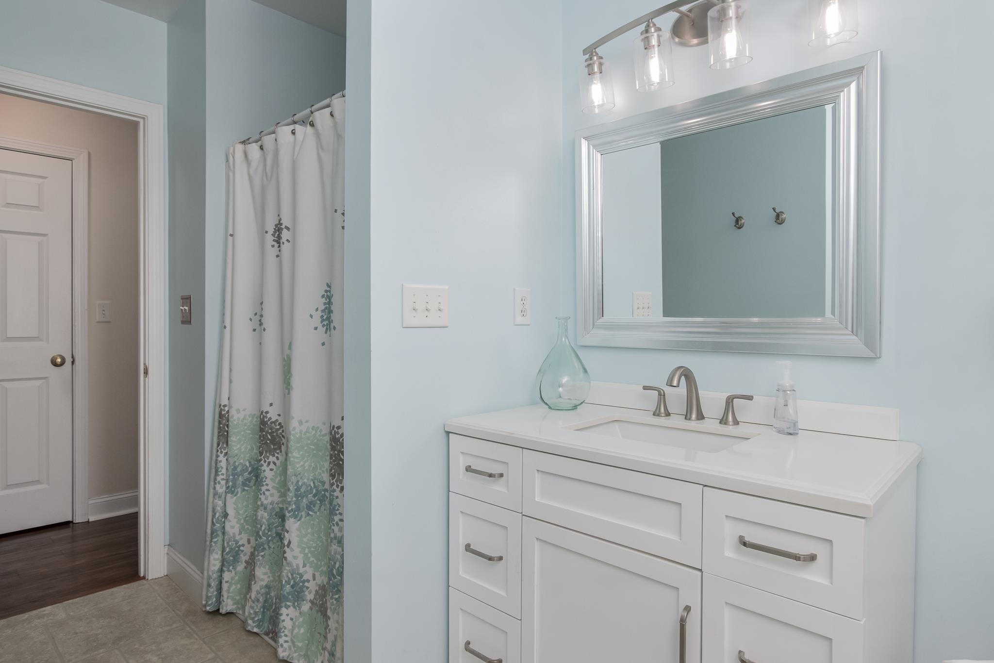 Chester, New Hampshire 03036, United States, 4 Bedrooms Bedrooms, ,3 BathroomsBathrooms,Residential,Active,79183