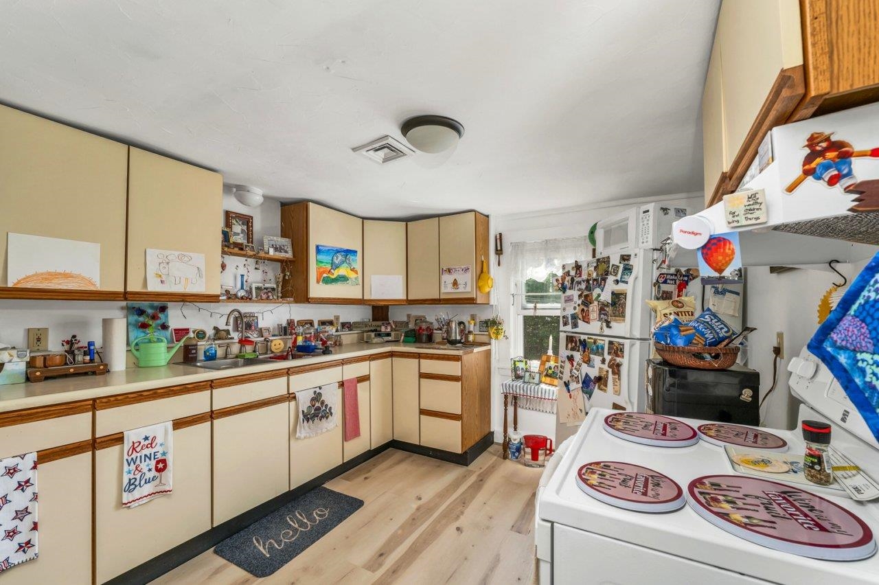 Pembroke, New Hampshire 03275, United States, 4 Bedrooms Bedrooms, ,2 BathroomsBathrooms,Residential,Active,189970