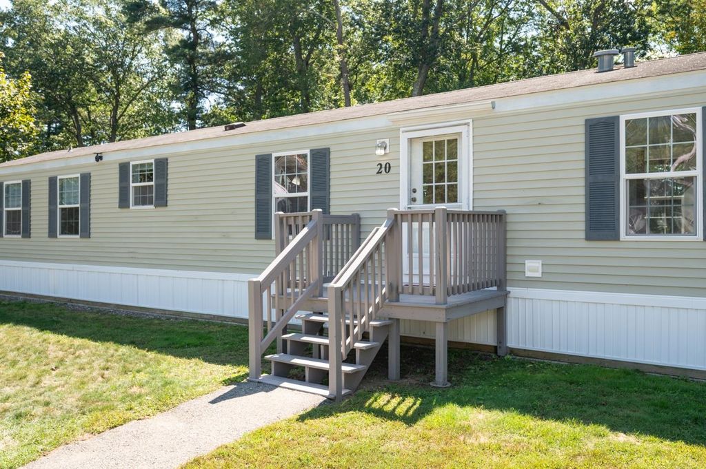 Photo of 20 Railroad Avenue, Seabrook, NH 03874 (MLS # 5083190)