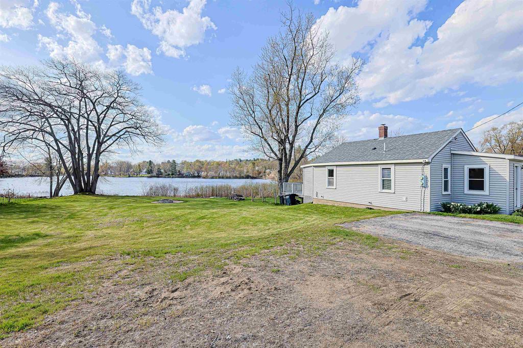 Photo of 64 School Street, Allenstown, NH 03275 (MLS # 5087020)