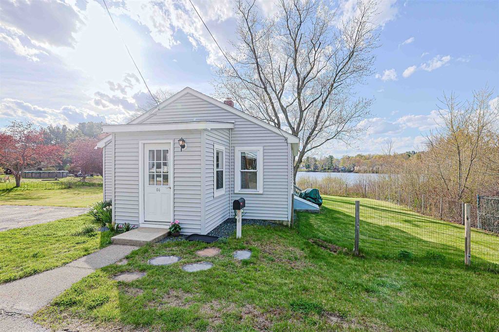 Photo of 64 School Street, Allenstown, NH 03275 (MLS # 5087020)