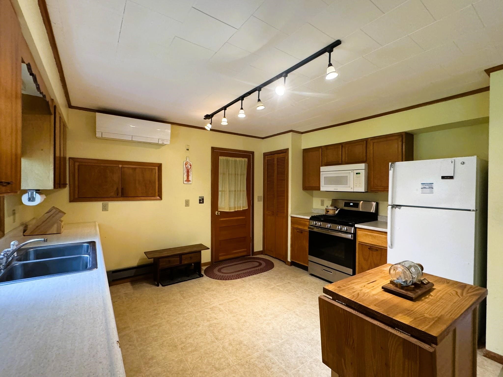 Castleton, Vermont 05735, United States, 2 Bedrooms Bedrooms, ,1 BathroomBathrooms,Residential,Pending,125306