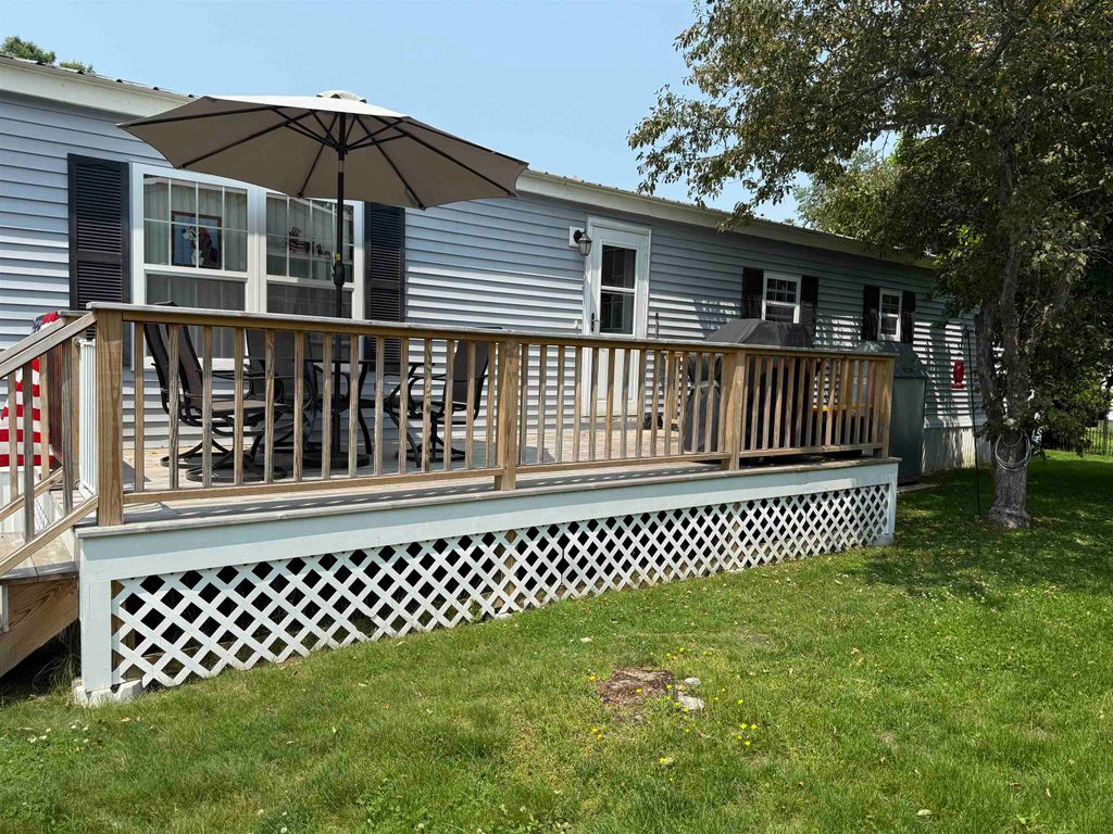 Photo of 8 Sir Lancelot Drive, Exeter, NH 03833 (MLS # 5087986)