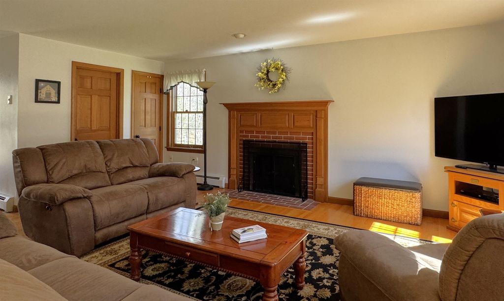 Photo of 66 Andreski Drive, Fremont, NH 03848 (MLS # 5085789)