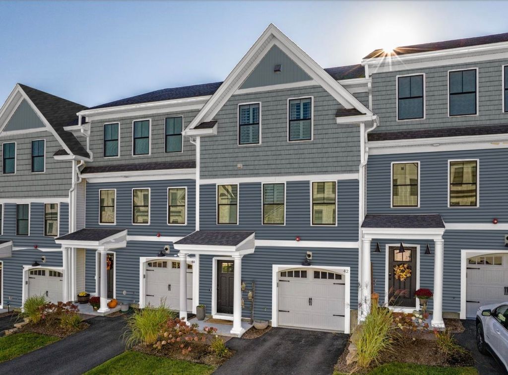 Photo of 35 Lenox Drive #B, Dover, NH 03820 (MLS # 5069390)