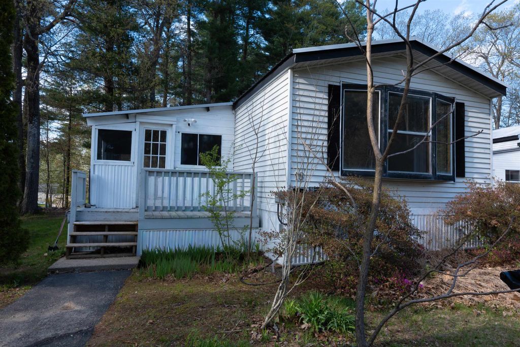 Photo of 18 Bangor Street, Nashua, NH 03063 (MLS # 5087454)