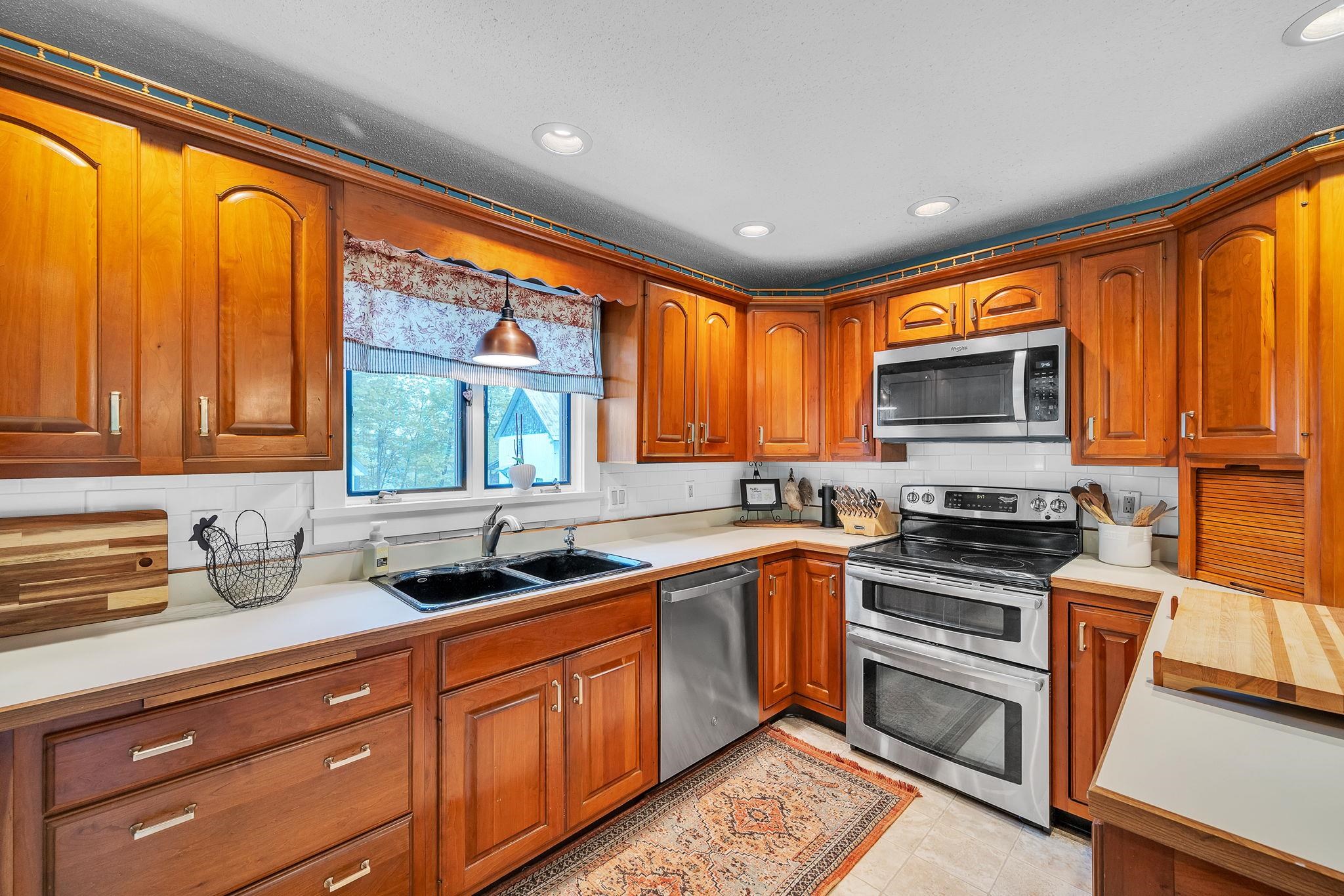 Barre Town, Vermont 05641, United States, 3 Bedrooms Bedrooms, ,2 BathroomsBathrooms,Residential,Pending,137136