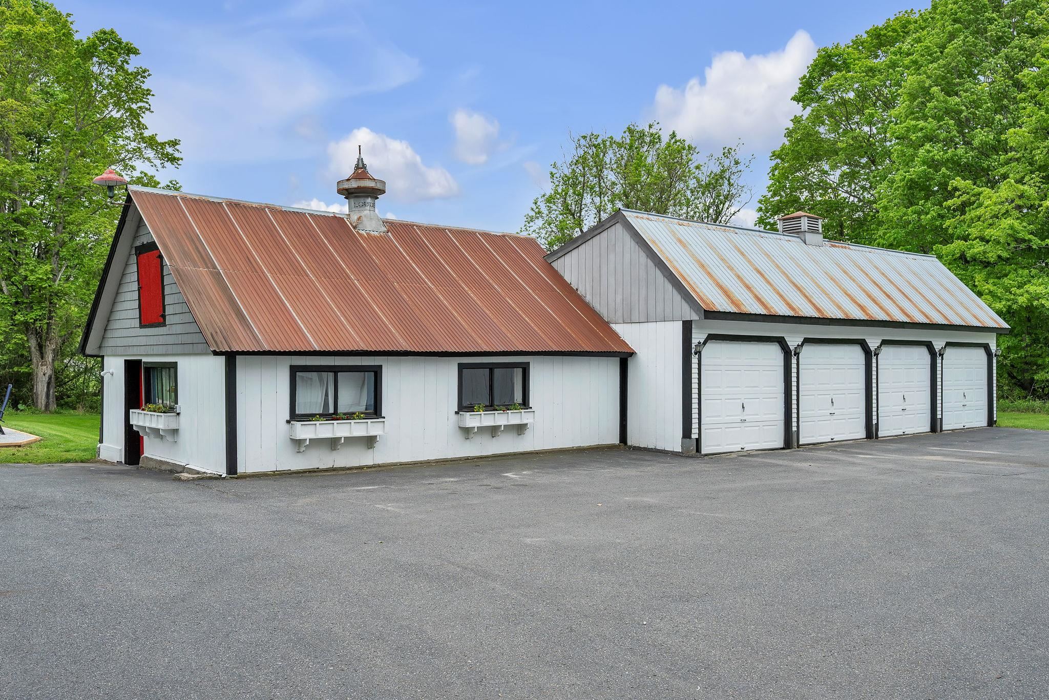 Barre Town, Vermont 05641, United States, 3 Bedrooms Bedrooms, ,2 BathroomsBathrooms,Residential,Pending,137136