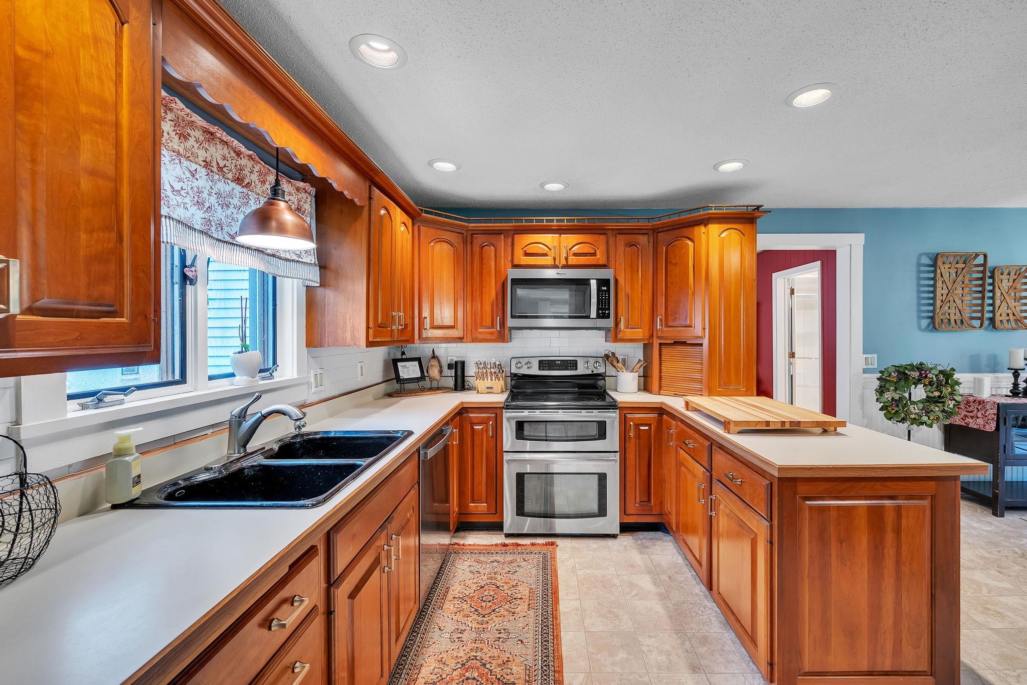 Barre Town, Vermont 05641, United States, 3 Bedrooms Bedrooms, ,2 BathroomsBathrooms,Residential,Pending,137136