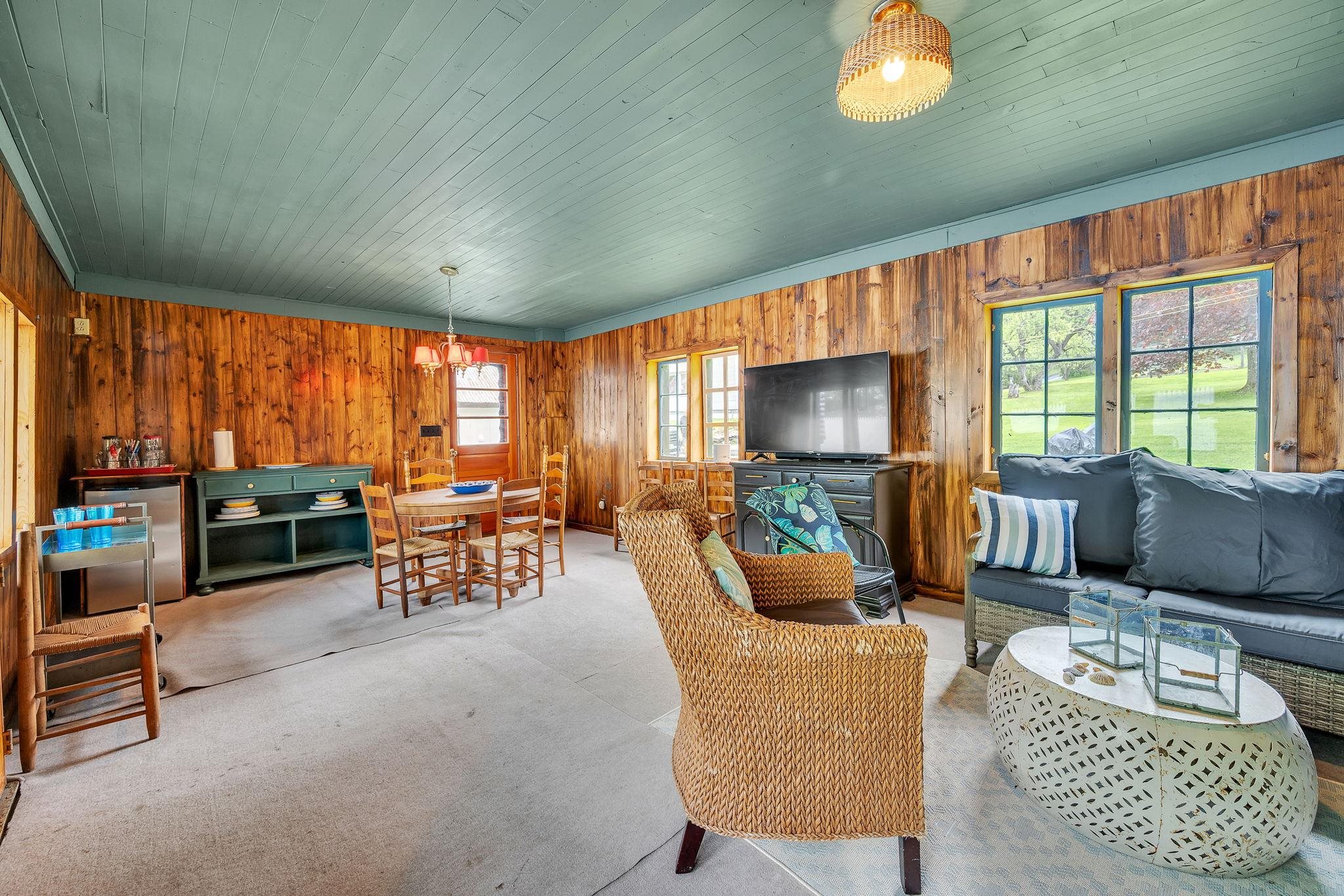 Barre Town, Vermont 05641, United States, 3 Bedrooms Bedrooms, ,2 BathroomsBathrooms,Residential,Pending,137136