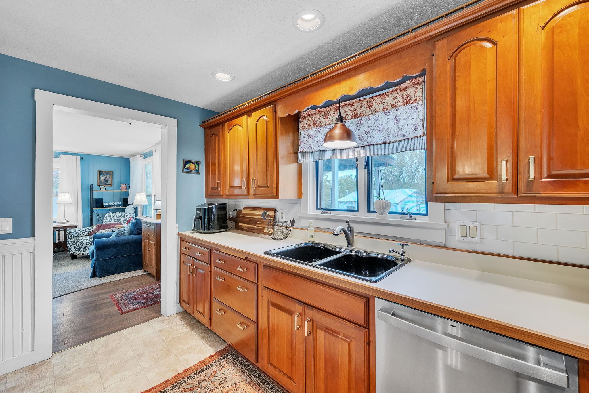 Barre Town, Vermont 05641, United States, 3 Bedrooms Bedrooms, ,2 BathroomsBathrooms,Residential,Pending,137136