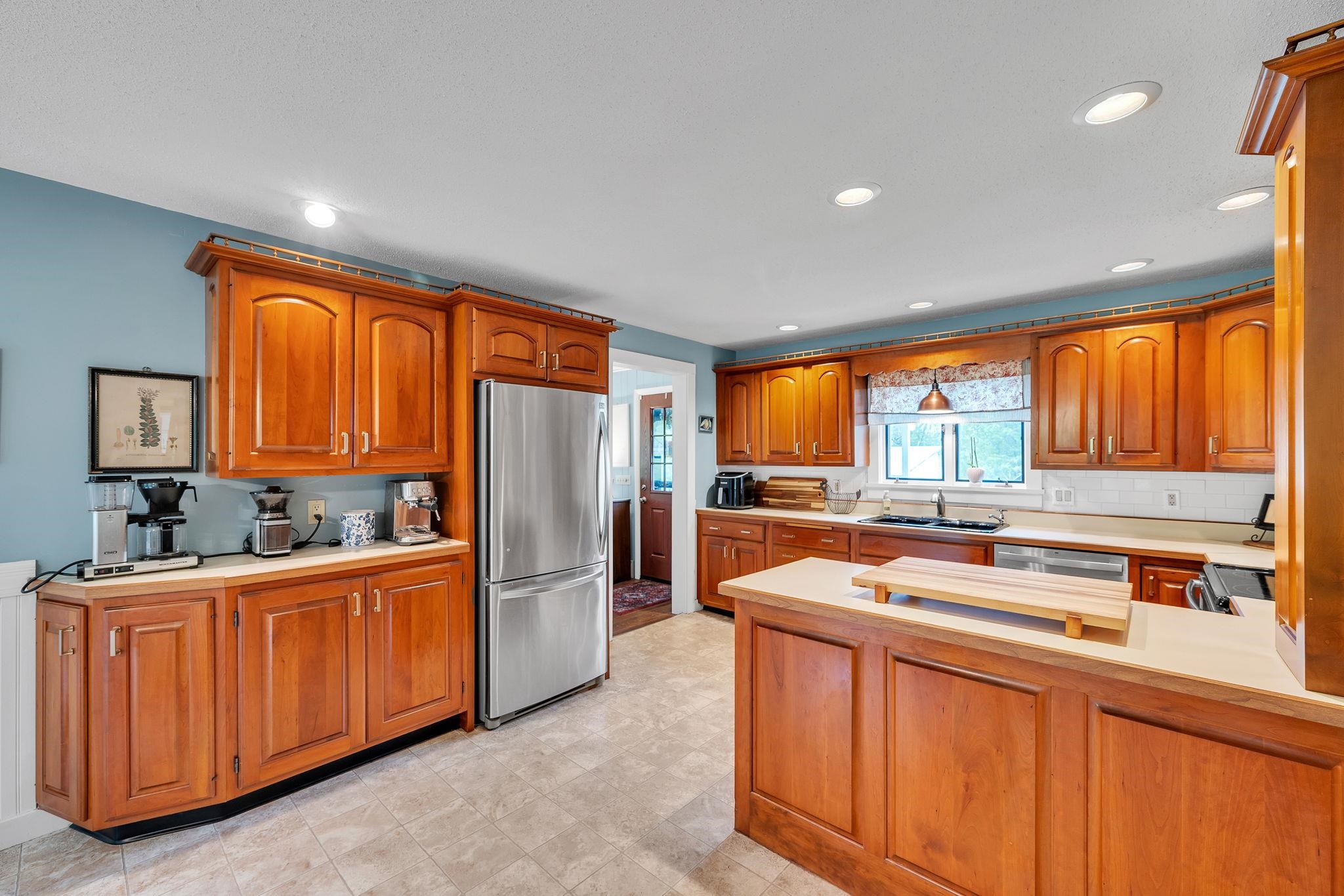 Barre Town, Vermont 05641, United States, 3 Bedrooms Bedrooms, ,2 BathroomsBathrooms,Residential,Pending,137136